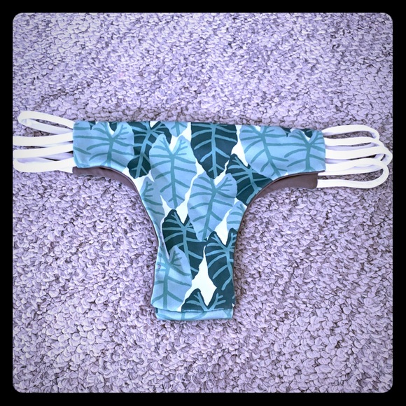 Kalokini Reversible Bikini Bottom - Picture 1 of 4